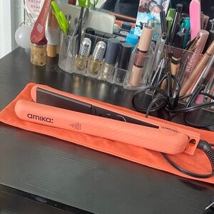 Amika Coral Hair Straightener